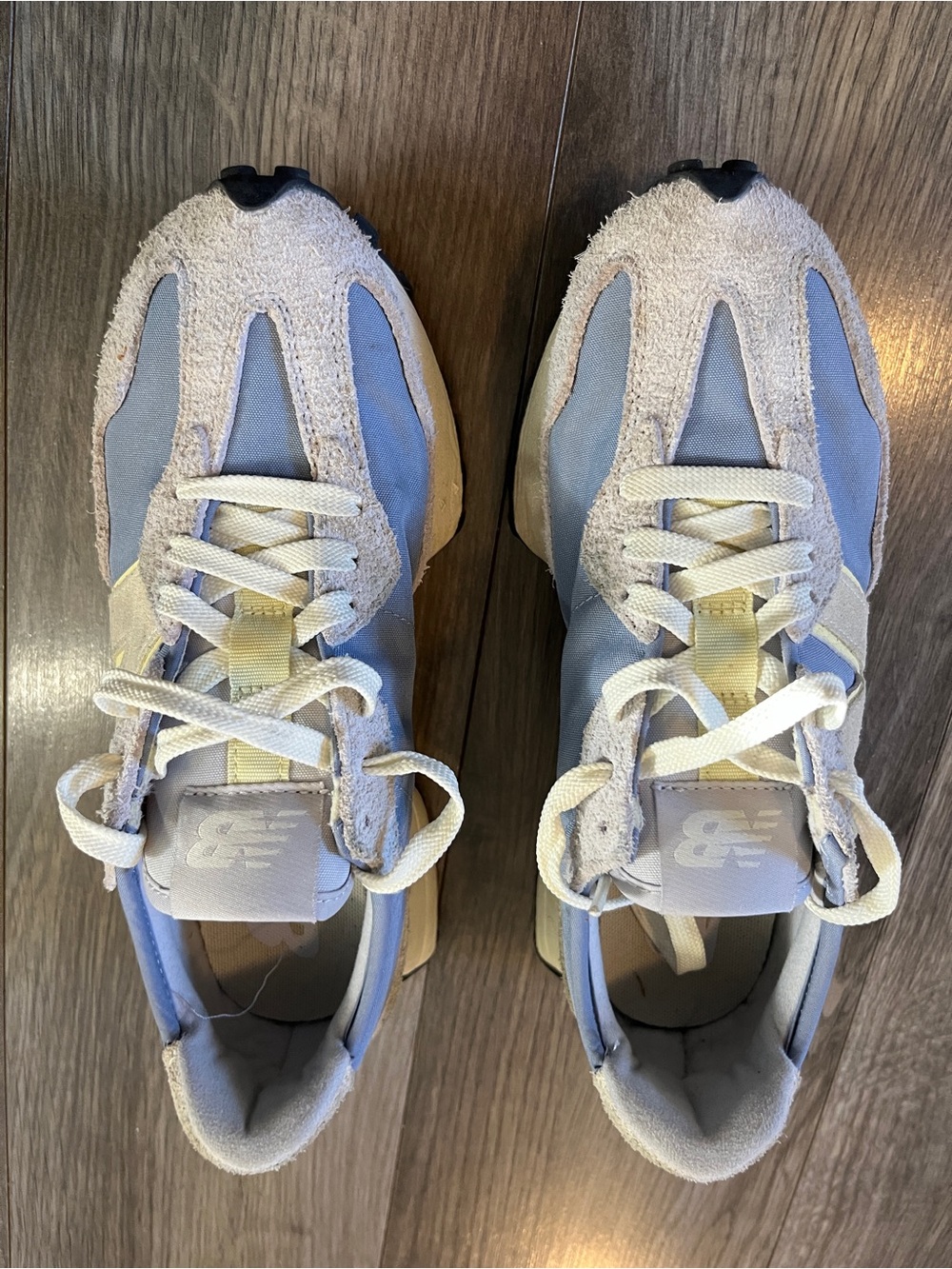 New Balance 327 women’s sneakers in Light Blue and Cream size 8